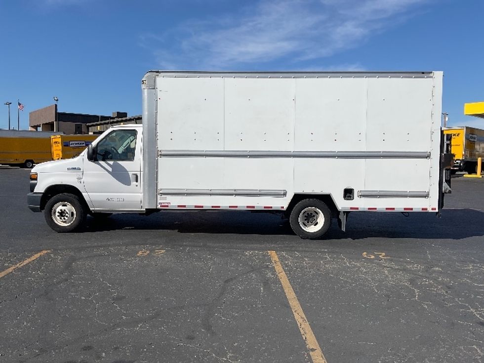 Light Duty Box Truck-Light and Medium Duty Trucks-Ford-2017-E350-Torrance-CA-68,867\n\t\tmiles-$ 27,000 - Image 4