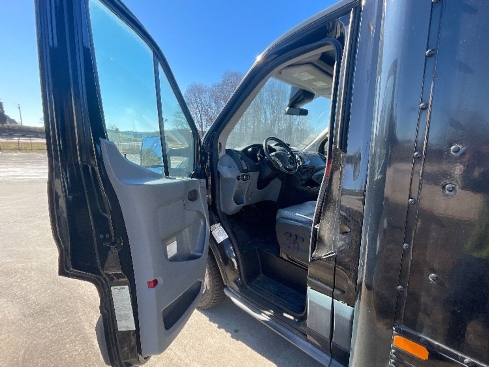 Light Duty Box Truck-Light and Medium Duty Trucks-Ford-2017-Transit 350-Concord-NC-85,846\n\t\tmiles-$ 26,250 - Image 16