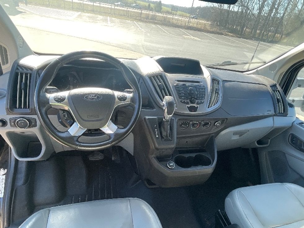 Light Duty Box Truck-Light and Medium Duty Trucks-Ford-2017-Transit 350-Concord-NC-85,846\n\t\tmiles-$ 26,250 - Image 18