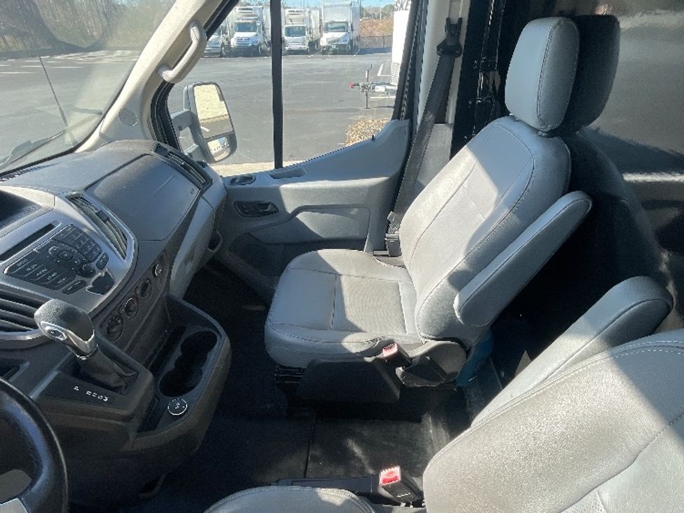Light Duty Box Truck-Light and Medium Duty Trucks-Ford-2017-Transit 350-Concord-NC-85,846\n\t\tmiles-$ 26,250 - Image 19