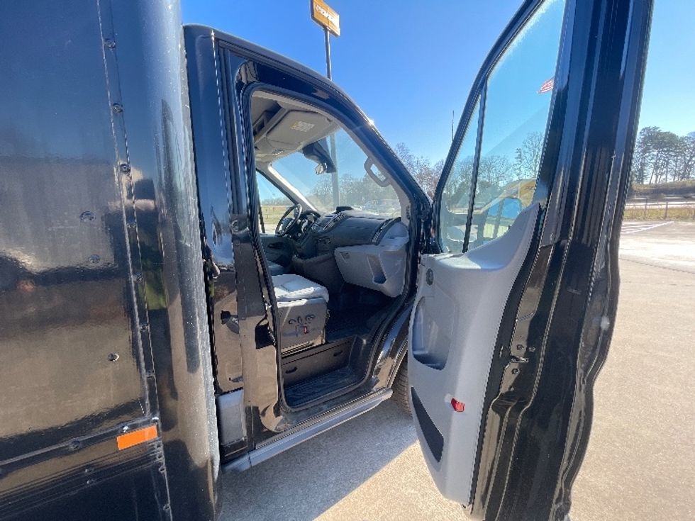 Light Duty Box Truck-Light and Medium Duty Trucks-Ford-2017-Transit 350-Concord-NC-85,846\n\t\tmiles-$ 26,250 - Image 20