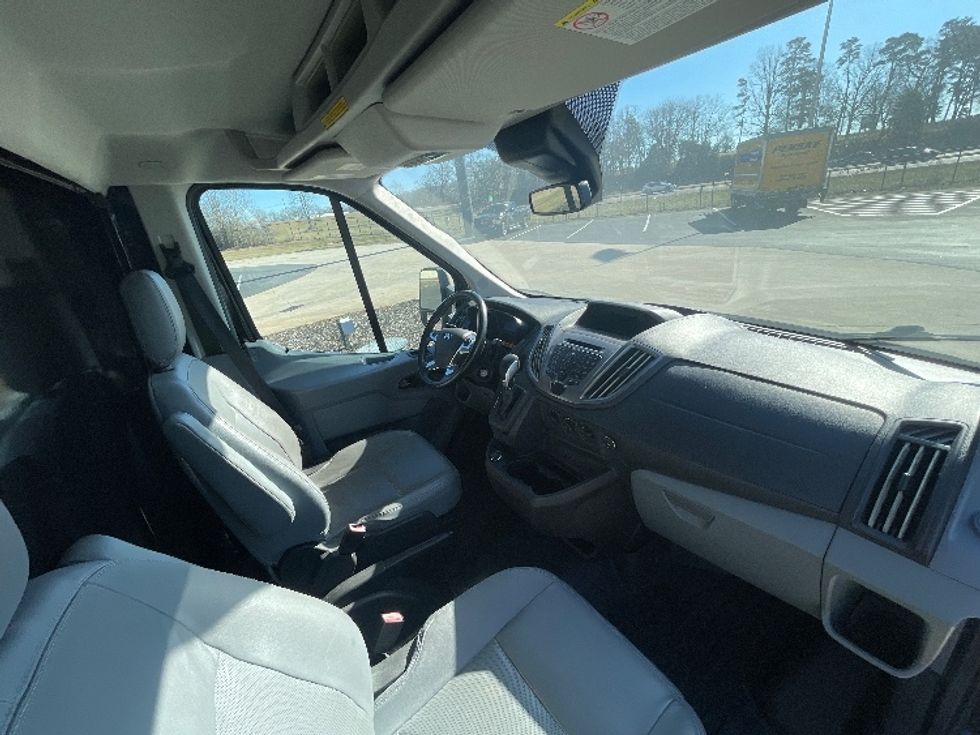 Light Duty Box Truck-Light and Medium Duty Trucks-Ford-2017-Transit 350-Concord-NC-85,846\n\t\tmiles-$ 26,250 - Image 22