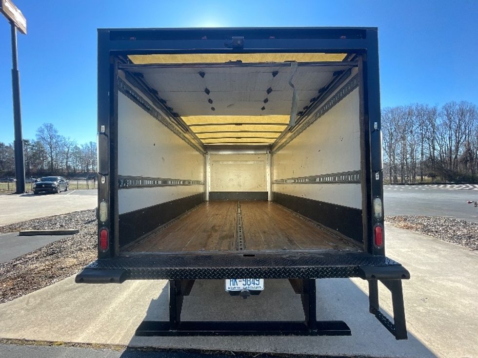 Light Duty Box Truck-Light and Medium Duty Trucks-Ford-2017-Transit 350-Concord-NC-85,846\n\t\tmiles-$ 26,250 - Image 8