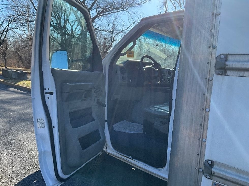 Light Duty Box Truck-Light and Medium Duty Trucks-Ford-2018-E350-Reading-PA-130,886\n\t\tmiles-$ 21,500 - Image 16