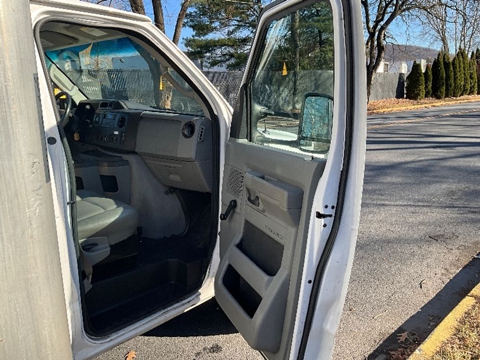 Light Duty Box Truck-Light and Medium Duty Trucks-Ford-2018-E350-Reading-PA-130,886\n\t\tmiles-$ 21,500 - Image 20