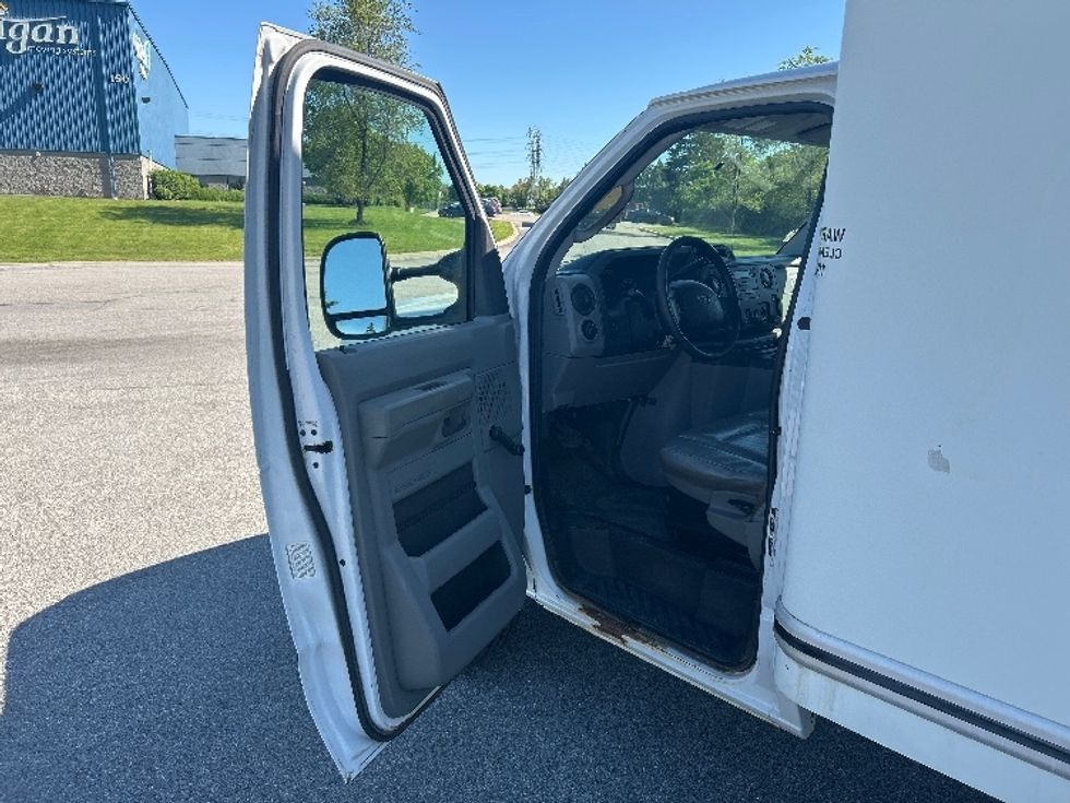 Light Duty Box Truck-Light and Medium Duty Trucks-Ford-2018-E350-Rochester-NY-152,669\n\t\tmiles-$ 12,500 - Image 15