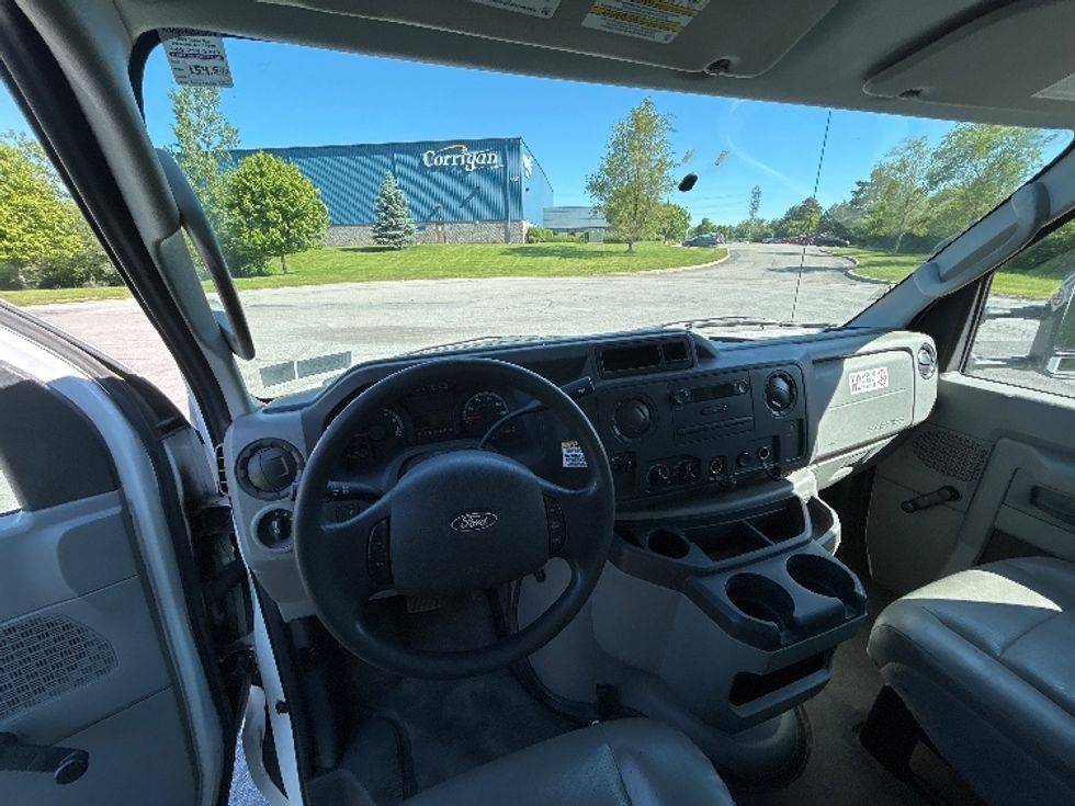 Light Duty Box Truck-Light and Medium Duty Trucks-Ford-2018-E350-Rochester-NY-152,669\n\t\tmiles-$ 12,500 - Image 17