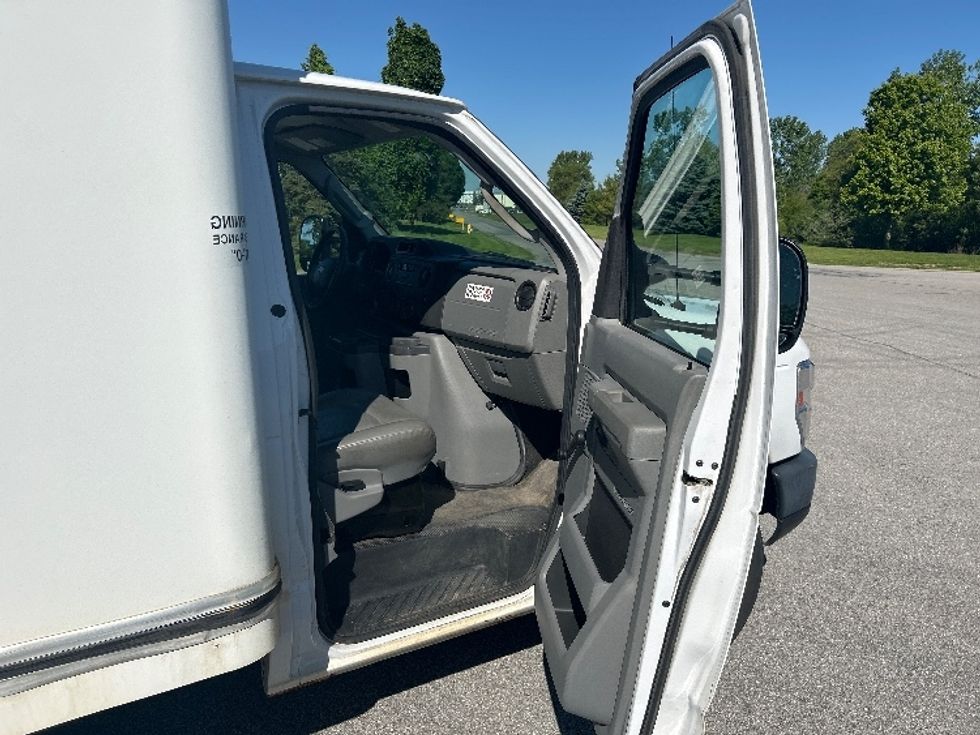 Light Duty Box Truck-Light and Medium Duty Trucks-Ford-2018-E350-Rochester-NY-152,669\n\t\tmiles-$ 12,500 - Image 19