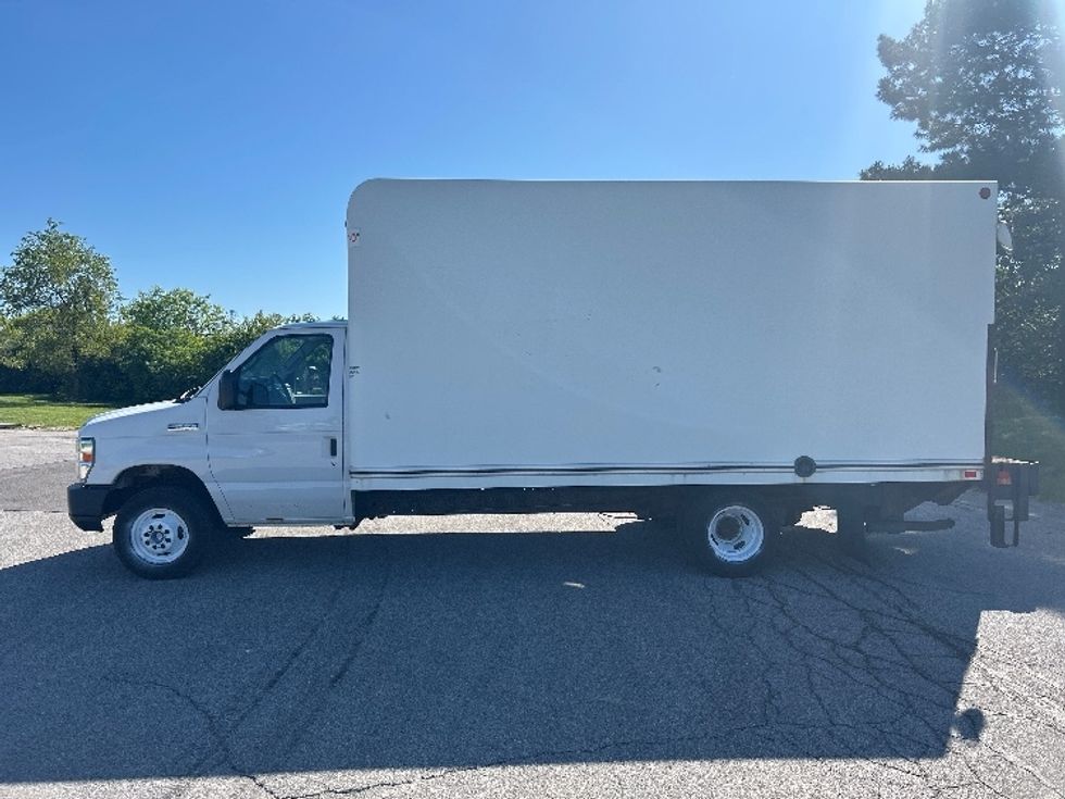 Light Duty Box Truck-Light and Medium Duty Trucks-Ford-2018-E350-Rochester-NY-152,669\n\t\tmiles-$ 12,500 - Image 4