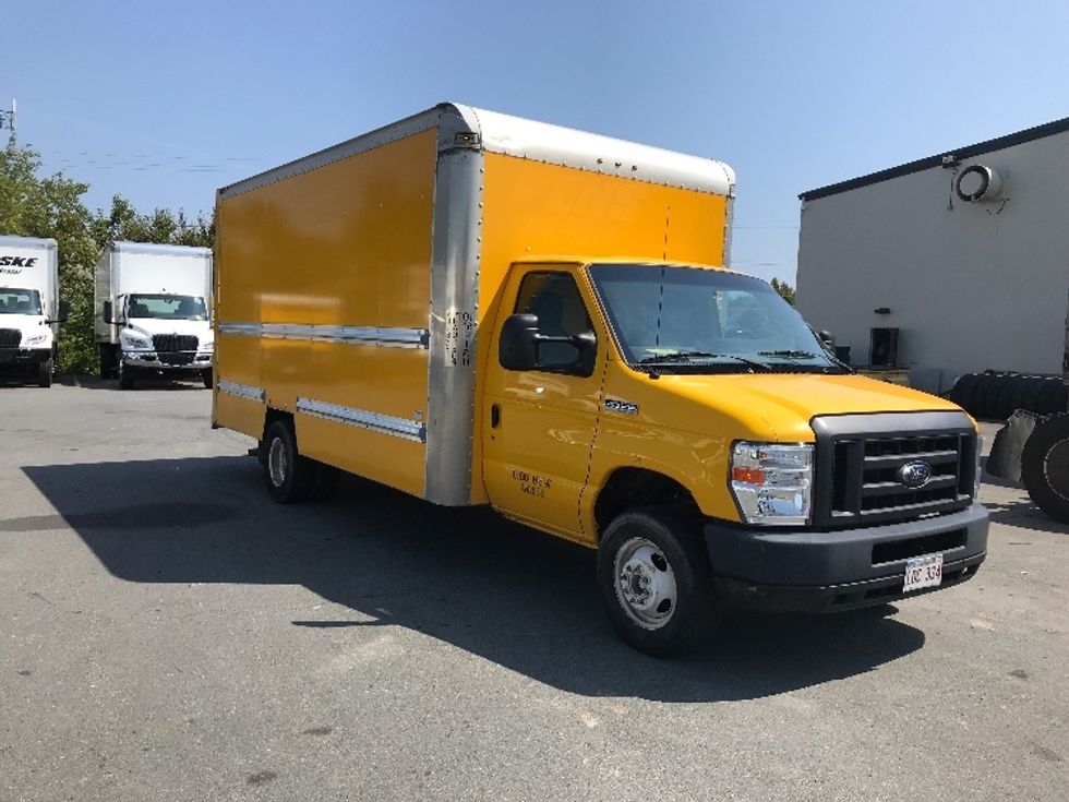 Light Duty Box Truck-Light and Medium Duty Trucks-Ford-2018-E450-Dartmouth-NS-137,239\n\t\tkm-$ 28,250 - Image 1