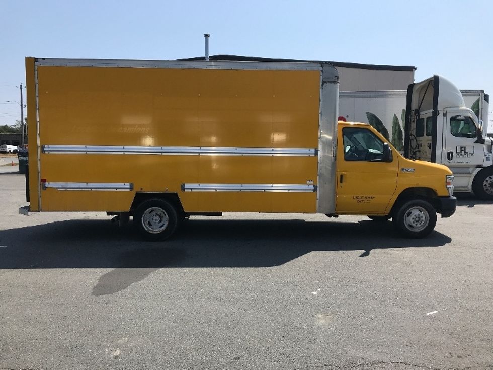 Light Duty Box Truck-Light and Medium Duty Trucks-Ford-2018-E450-Dartmouth-NS-137,239\n\t\tkm-$ 28,250 - Image 15