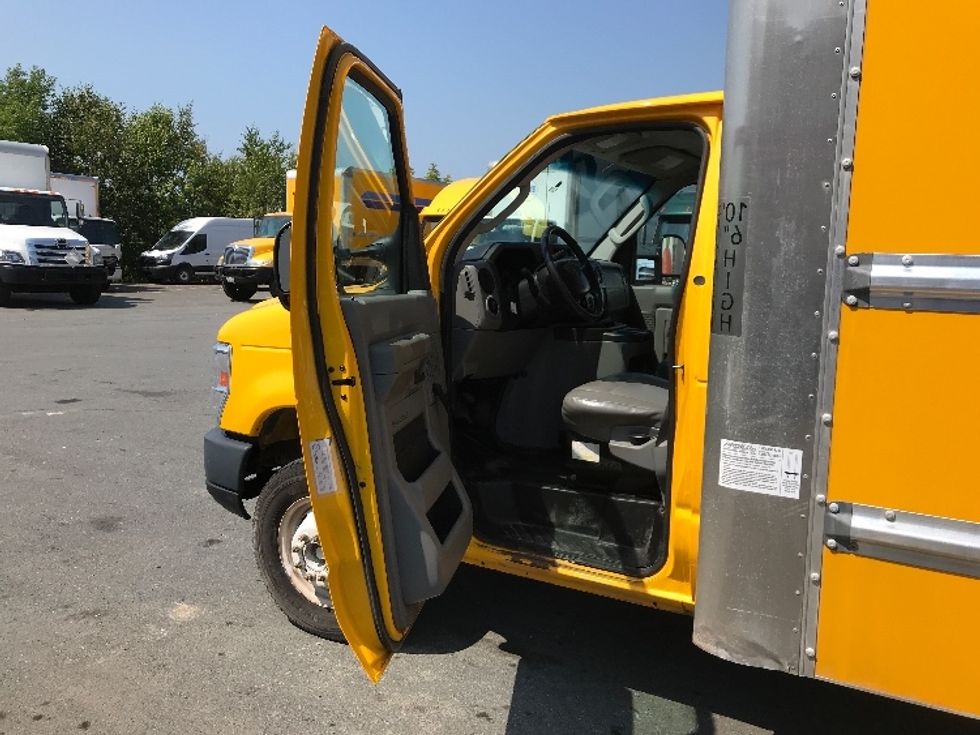 Light Duty Box Truck-Light and Medium Duty Trucks-Ford-2018-E450-Dartmouth-NS-137,239\n\t\tkm-$ 28,250 - Image 16