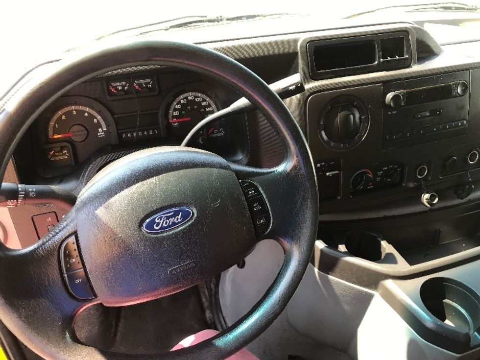 Light Duty Box Truck-Light and Medium Duty Trucks-Ford-2018-E450-Dartmouth-NS-137,239\n\t\tkm-$ 28,250 - Image 18