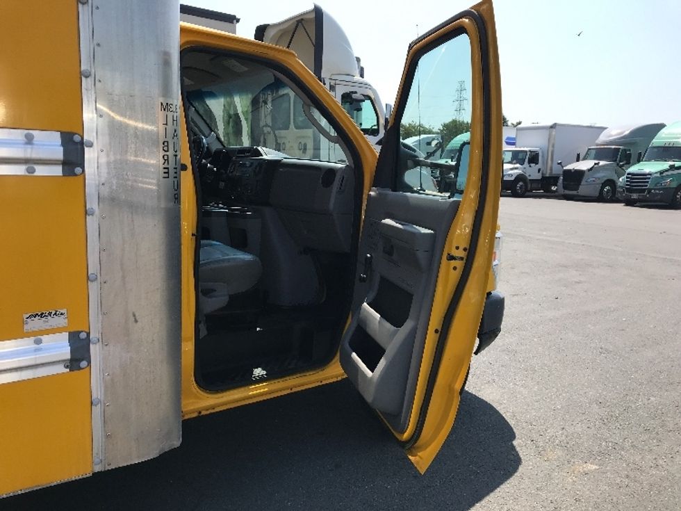 Light Duty Box Truck-Light and Medium Duty Trucks-Ford-2018-E450-Dartmouth-NS-137,239\n\t\tkm-$ 28,250 - Image 20