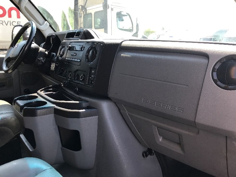 Light Duty Box Truck-Light and Medium Duty Trucks-Ford-2018-E450-Dartmouth-NS-137,239\n\t\tkm-$ 28,250 - Image 21