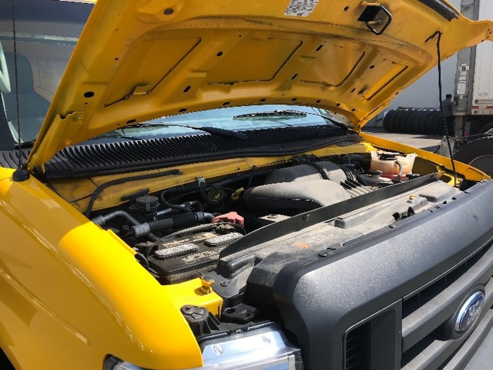 Light Duty Box Truck-Light and Medium Duty Trucks-Ford-2018-E450-Dartmouth-NS-137,239\n\t\tkm-$ 28,250 - Image 23