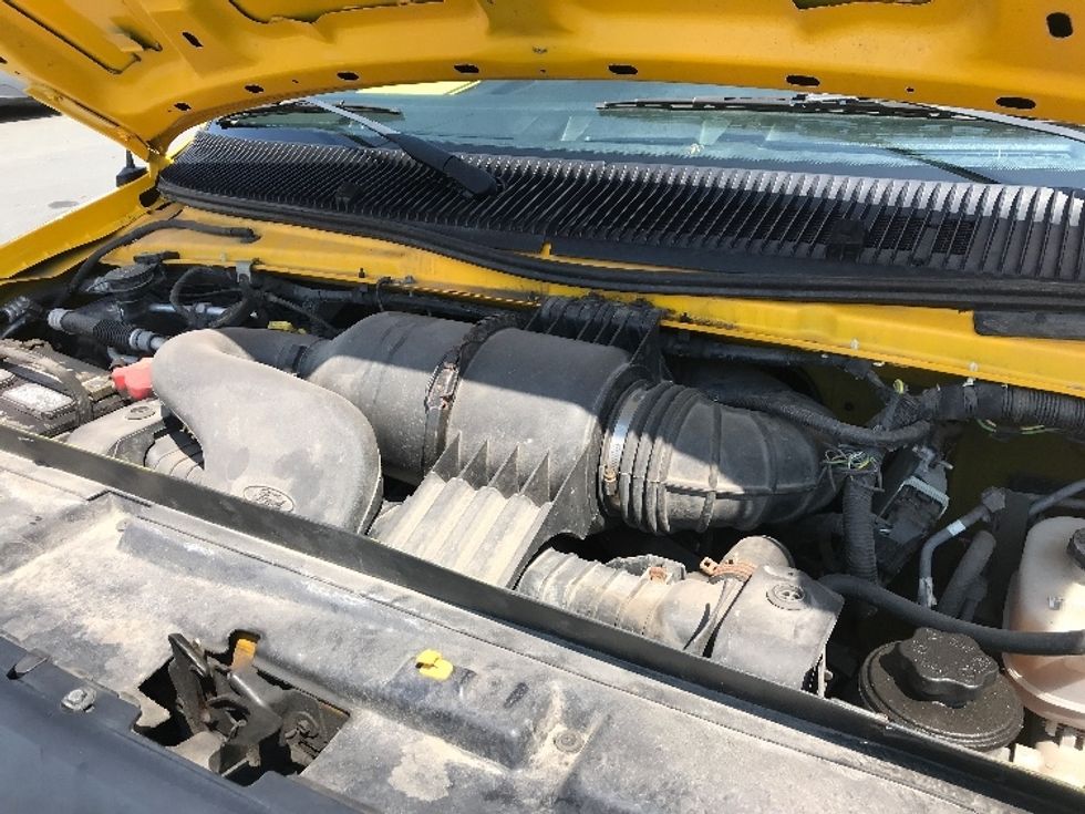 Light Duty Box Truck-Light and Medium Duty Trucks-Ford-2018-E450-Dartmouth-NS-137,239\n\t\tkm-$ 28,250 - Image 24