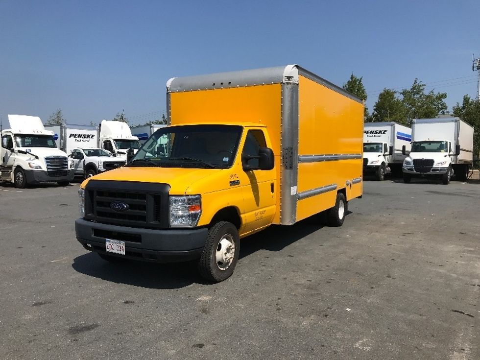 Light Duty Box Truck-Light and Medium Duty Trucks-Ford-2018-E450-Dartmouth-NS-137,239\n\t\tkm-$ 28,250 - Image 3