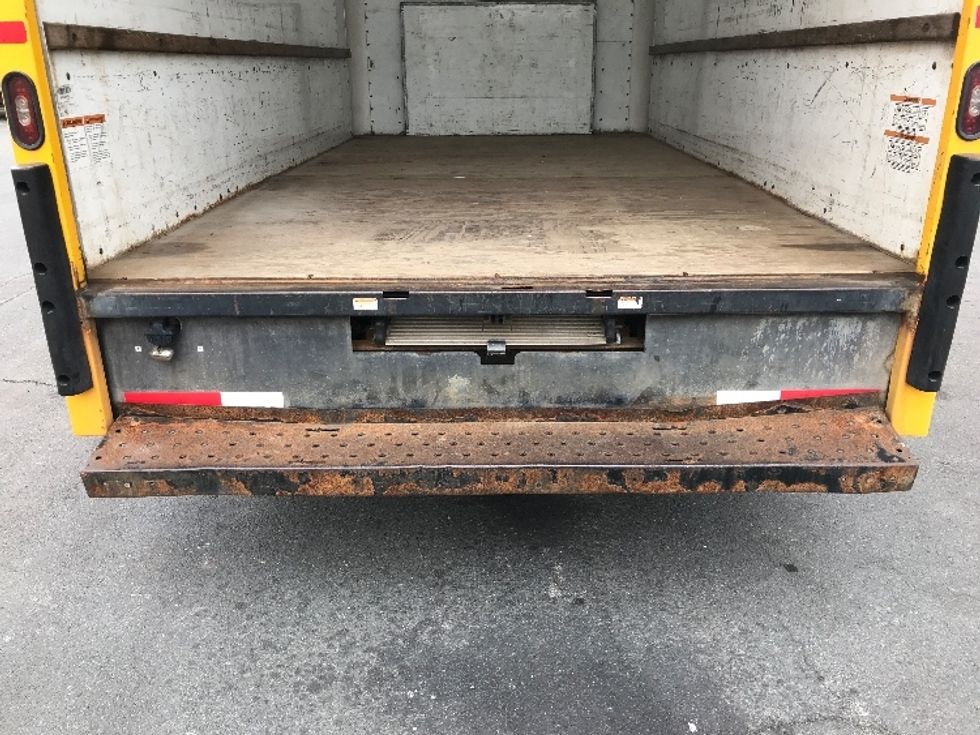 Light Duty Box Truck-Light and Medium Duty Trucks-Ford-2018-E450-Dartmouth-NS-146,187\n\t\tkm-$ 27,500 - Image 10