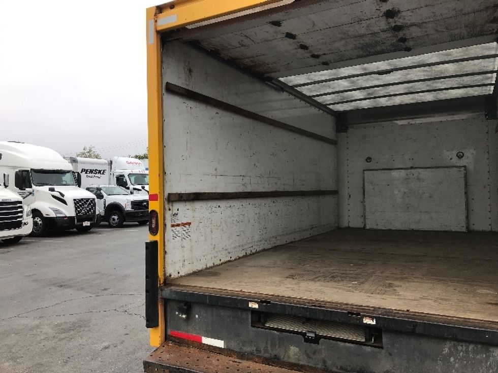 Light Duty Box Truck-Light and Medium Duty Trucks-Ford-2018-E450-Dartmouth-NS-146,187\n\t\tkm-$ 27,500 - Image 11