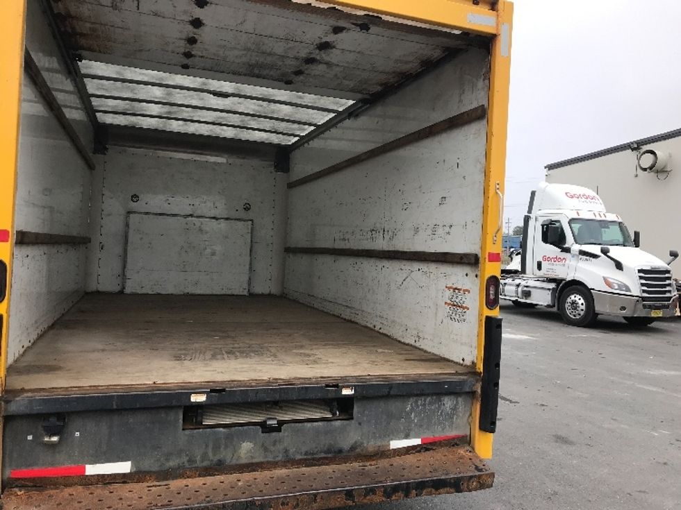 Light Duty Box Truck-Light and Medium Duty Trucks-Ford-2018-E450-Dartmouth-NS-146,187\n\t\tkm-$ 27,500 - Image 12