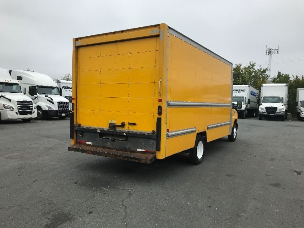 Light Duty Box Truck-Light and Medium Duty Trucks-Ford-2018-E450-Dartmouth-NS-146,187\n\t\tkm-$ 27,500 - Image 13