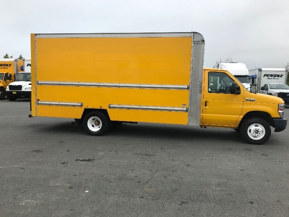 Light Duty Box Truck-Light and Medium Duty Trucks-Ford-2018-E450-Dartmouth-NS-146,187\n\t\tkm-$ 27,500 - Image 15