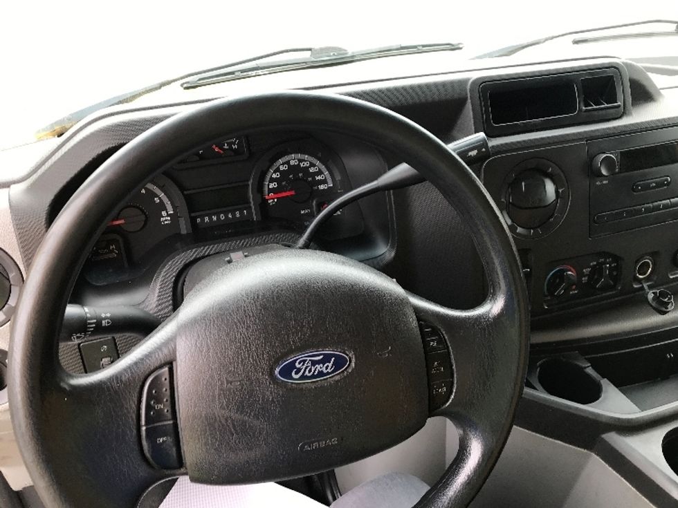 Light Duty Box Truck-Light and Medium Duty Trucks-Ford-2018-E450-Dartmouth-NS-146,187\n\t\tkm-$ 27,500 - Image 17