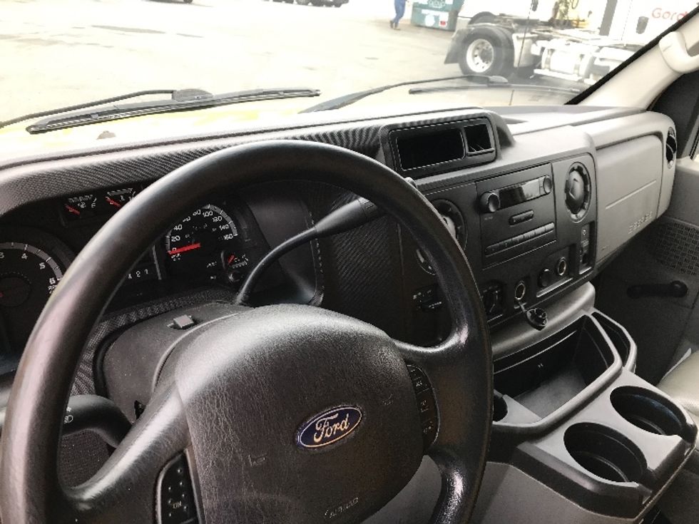 Light Duty Box Truck-Light and Medium Duty Trucks-Ford-2018-E450-Dartmouth-NS-146,187\n\t\tkm-$ 27,500 - Image 18