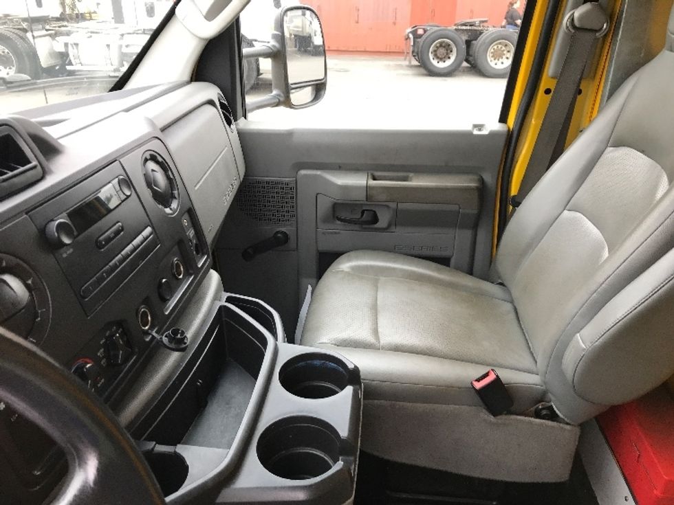 Light Duty Box Truck-Light and Medium Duty Trucks-Ford-2018-E450-Dartmouth-NS-146,187\n\t\tkm-$ 27,500 - Image 19