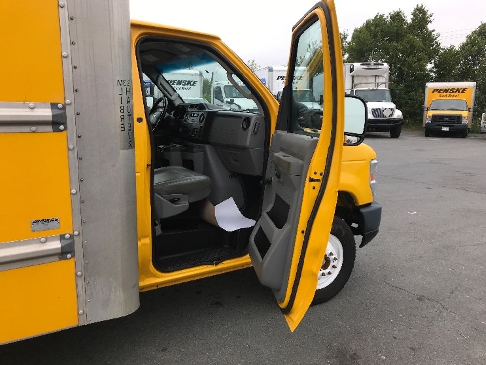 Light Duty Box Truck-Light and Medium Duty Trucks-Ford-2018-E450-Dartmouth-NS-146,187\n\t\tkm-$ 27,500 - Image 20