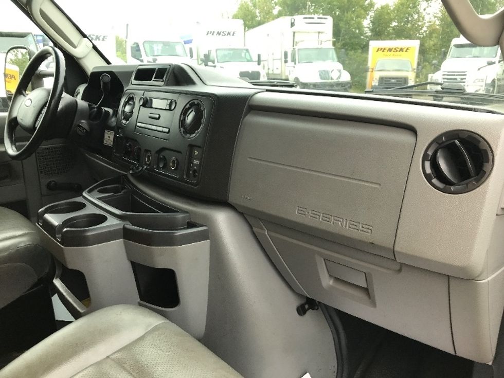 Light Duty Box Truck-Light and Medium Duty Trucks-Ford-2018-E450-Dartmouth-NS-146,187\n\t\tkm-$ 27,500 - Image 21