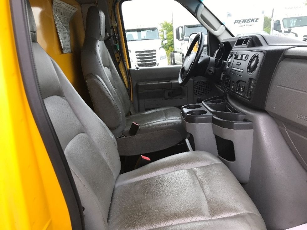 Light Duty Box Truck-Light and Medium Duty Trucks-Ford-2018-E450-Dartmouth-NS-146,187\n\t\tkm-$ 27,500 - Image 22