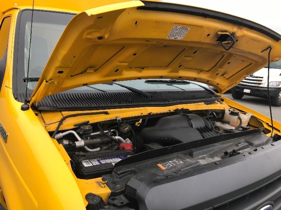 Light Duty Box Truck-Light and Medium Duty Trucks-Ford-2018-E450-Dartmouth-NS-146,187\n\t\tkm-$ 27,500 - Image 23