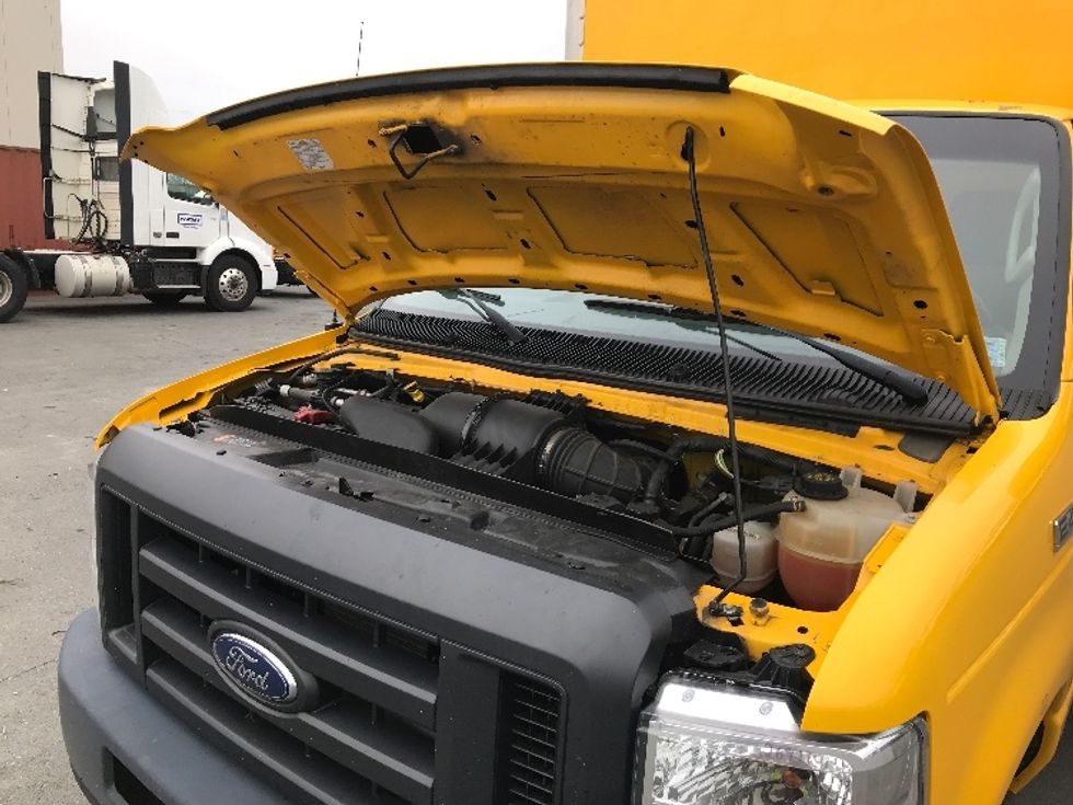 Light Duty Box Truck-Light and Medium Duty Trucks-Ford-2018-E450-Dartmouth-NS-146,187\n\t\tkm-$ 27,500 - Image 24