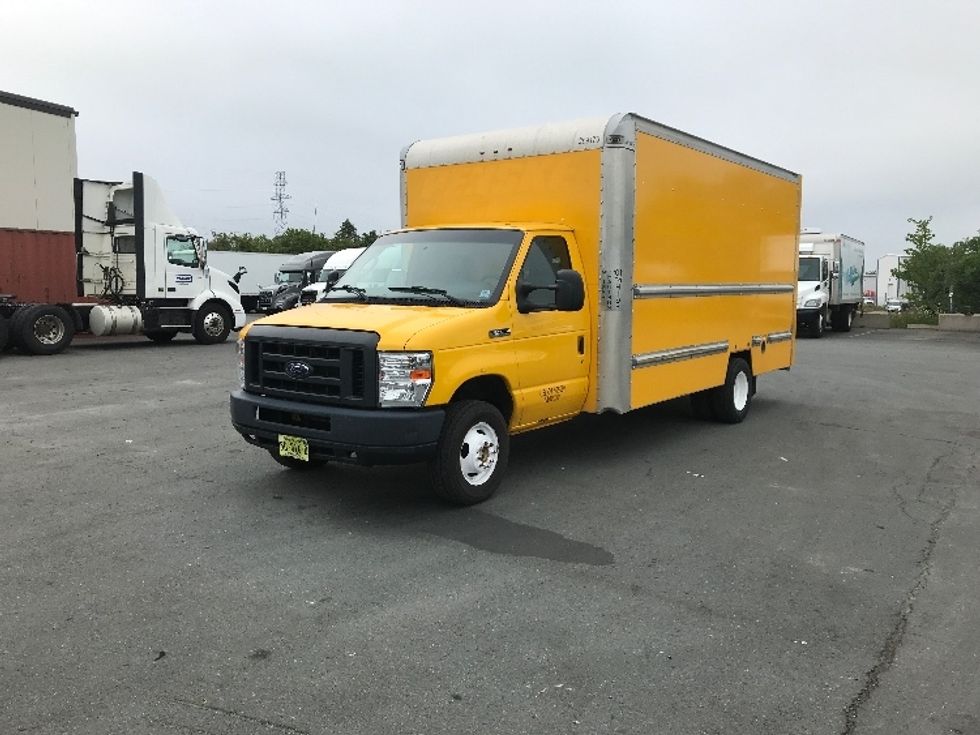 Light Duty Box Truck-Light and Medium Duty Trucks-Ford-2018-E450-Dartmouth-NS-146,187\n\t\tkm-$ 27,500 - Image 3