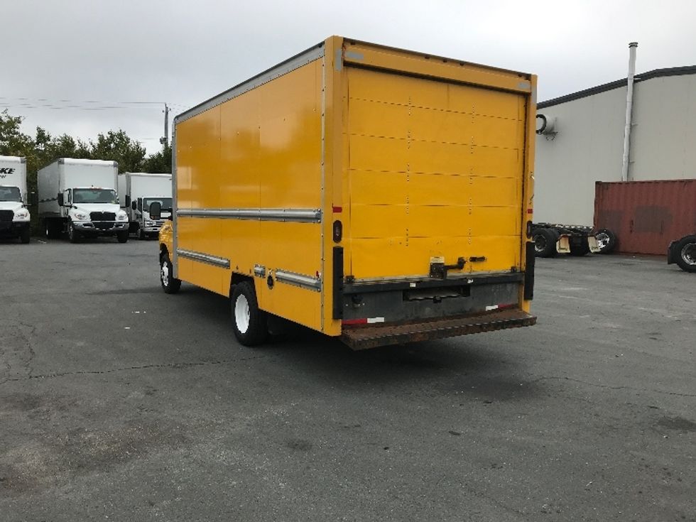 Light Duty Box Truck-Light and Medium Duty Trucks-Ford-2018-E450-Dartmouth-NS-146,187\n\t\tkm-$ 27,500 - Image 6