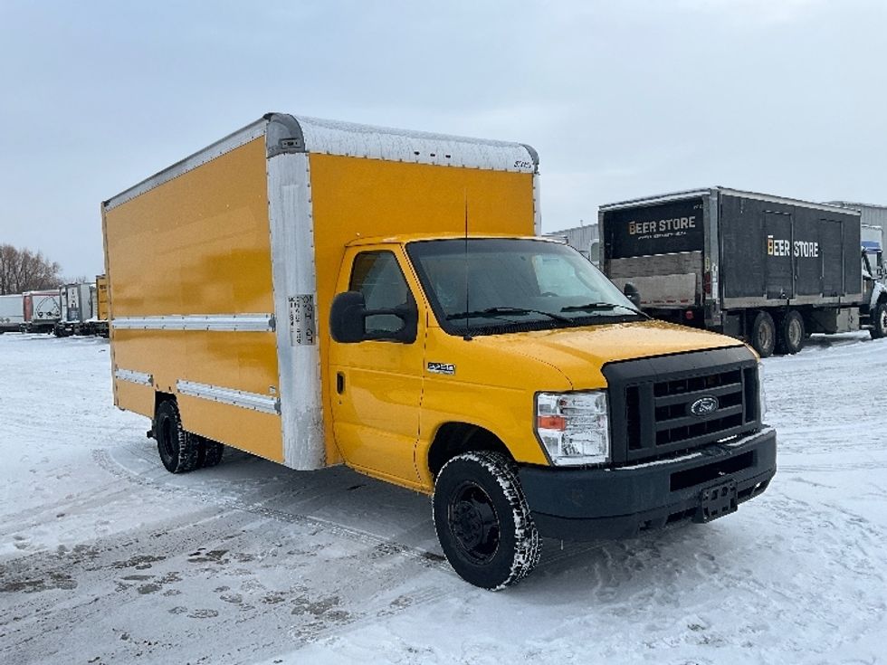Light Duty Box Truck-Light and Medium Duty Trucks-Ford-2018-E450-Moncton-NB-204,131\n\t\tkm-$ 26,500 - Image 1