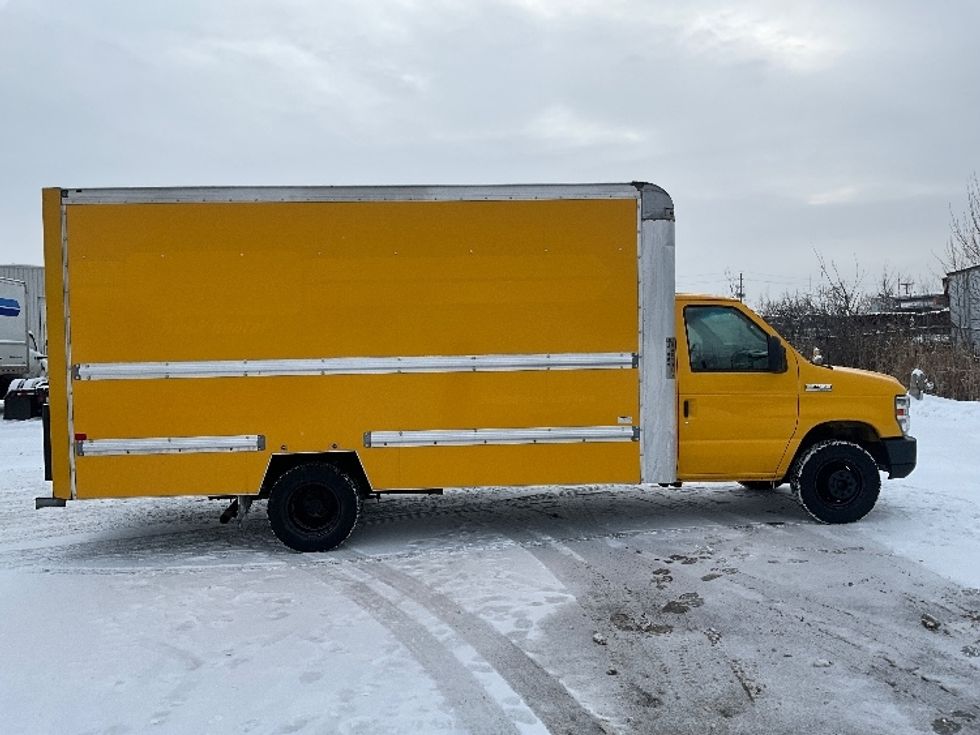 Light Duty Box Truck-Light and Medium Duty Trucks-Ford-2018-E450-Moncton-NB-204,131\n\t\tkm-$ 26,500 - Image 14