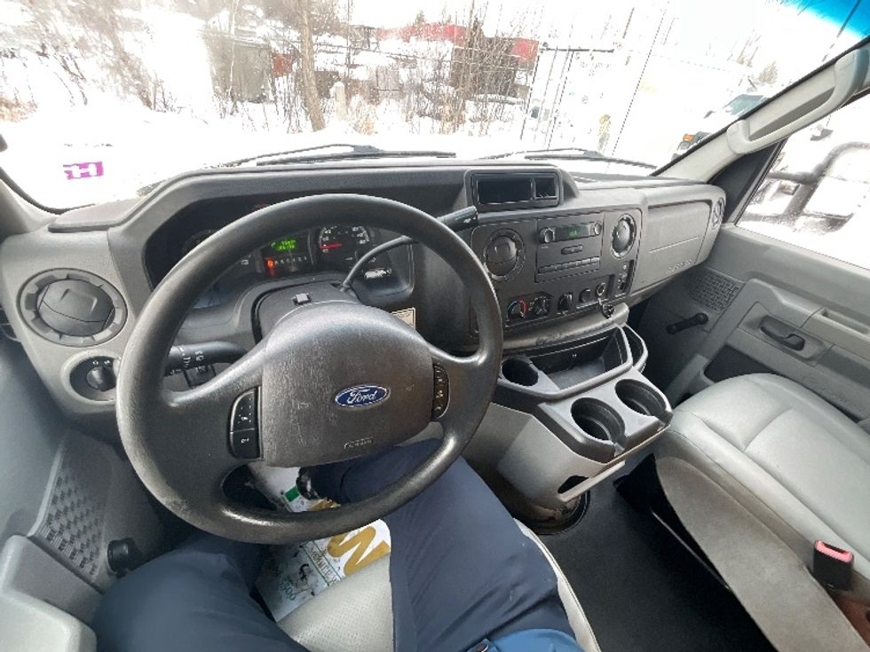 Light Duty Box Truck-Light and Medium Duty Trucks-Ford-2018-E450-Moncton-NB-204,131\n\t\tkm-$ 26,500 - Image 18