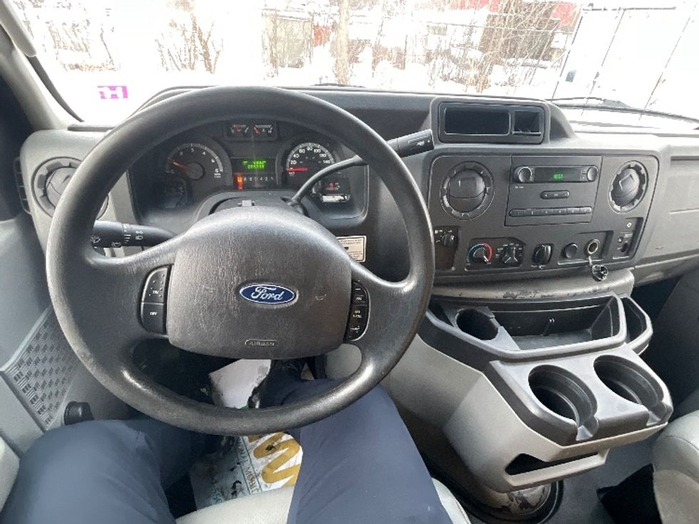 Light Duty Box Truck-Light and Medium Duty Trucks-Ford-2018-E450-Moncton-NB-204,131\n\t\tkm-$ 26,500 - Image 19