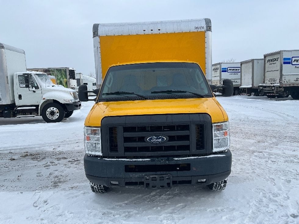 Light Duty Box Truck-Light and Medium Duty Trucks-Ford-2018-E450-Moncton-NB-204,131\n\t\tkm-$ 26,500 - Image 2