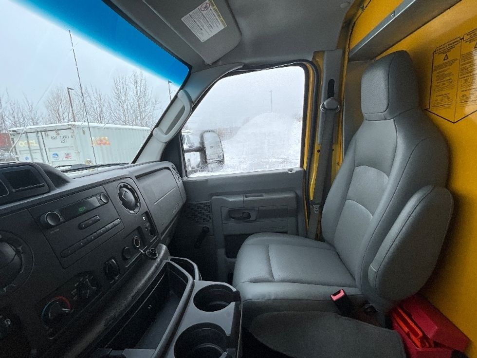 Light Duty Box Truck-Light and Medium Duty Trucks-Ford-2018-E450-Moncton-NB-204,131\n\t\tkm-$ 26,500 - Image 20