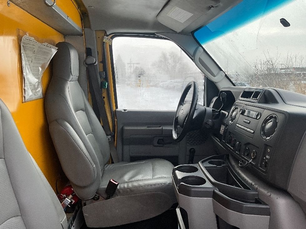 Light Duty Box Truck-Light and Medium Duty Trucks-Ford-2018-E450-Moncton-NB-204,131\n\t\tkm-$ 26,500 - Image 21
