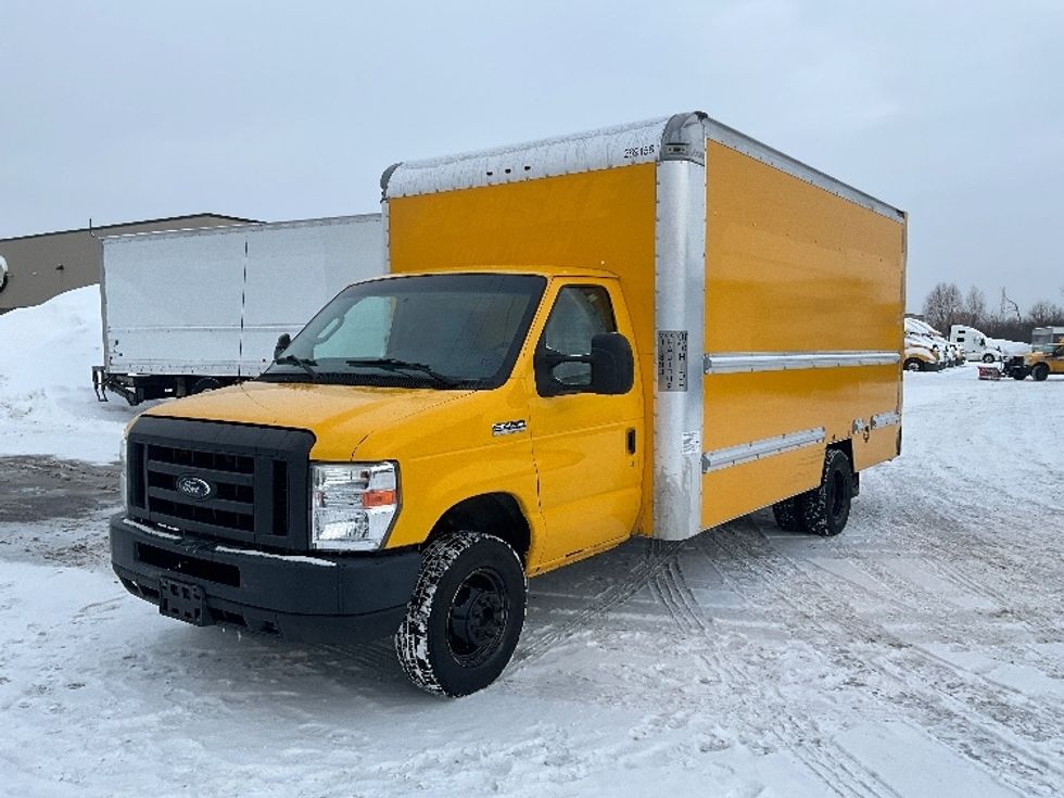 Light Duty Box Truck-Light and Medium Duty Trucks-Ford-2018-E450-Moncton-NB-204,131\n\t\tkm-$ 26,500 - Image 3