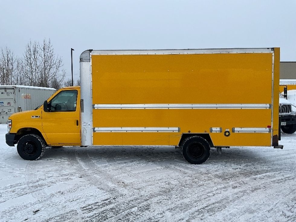 Light Duty Box Truck-Light and Medium Duty Trucks-Ford-2018-E450-Moncton-NB-204,131\n\t\tkm-$ 26,500 - Image 4