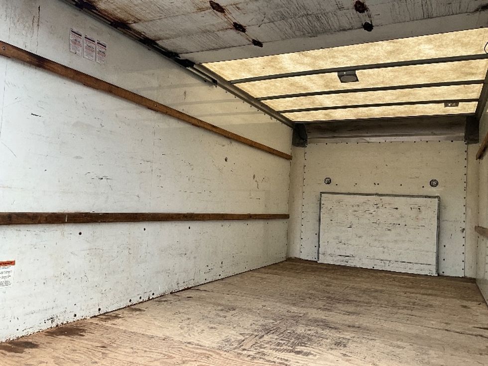 Light Duty Box Truck-Light and Medium Duty Trucks-Ford-2018-E450-Ottawa-ON-130,623\n\t\tkm-$ 28,500 - Image 10