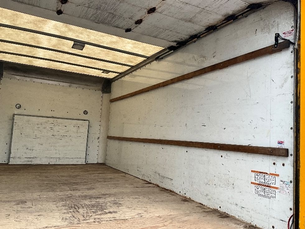 Light Duty Box Truck-Light and Medium Duty Trucks-Ford-2018-E450-Ottawa-ON-130,623\n\t\tkm-$ 28,500 - Image 11