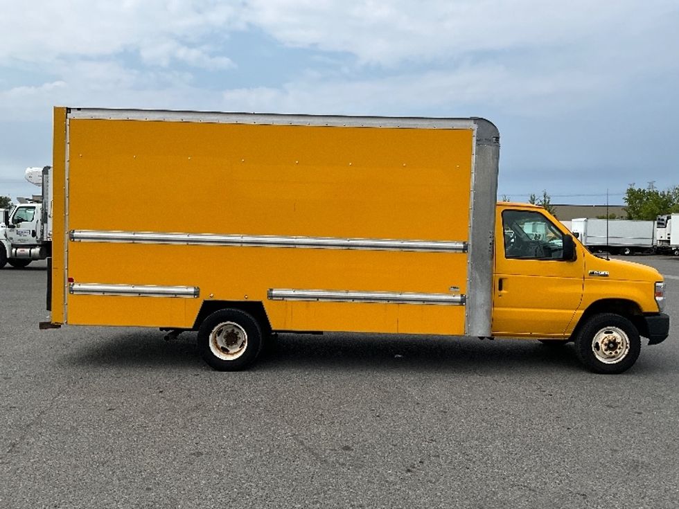 Light Duty Box Truck-Light and Medium Duty Trucks-Ford-2018-E450-Ottawa-ON-130,623\n\t\tkm-$ 28,500 - Image 14
