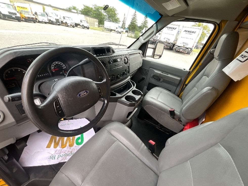 Light Duty Box Truck-Light and Medium Duty Trucks-Ford-2018-E450-Ottawa-ON-130,623\n\t\tkm-$ 28,500 - Image 16